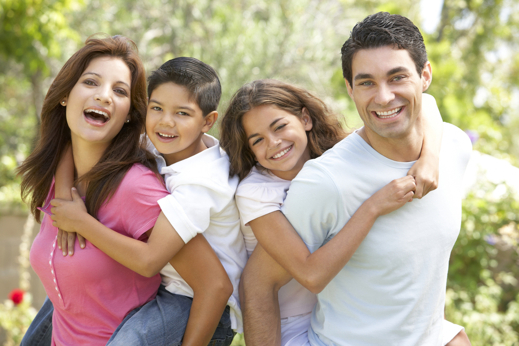 Familia unida y feliz